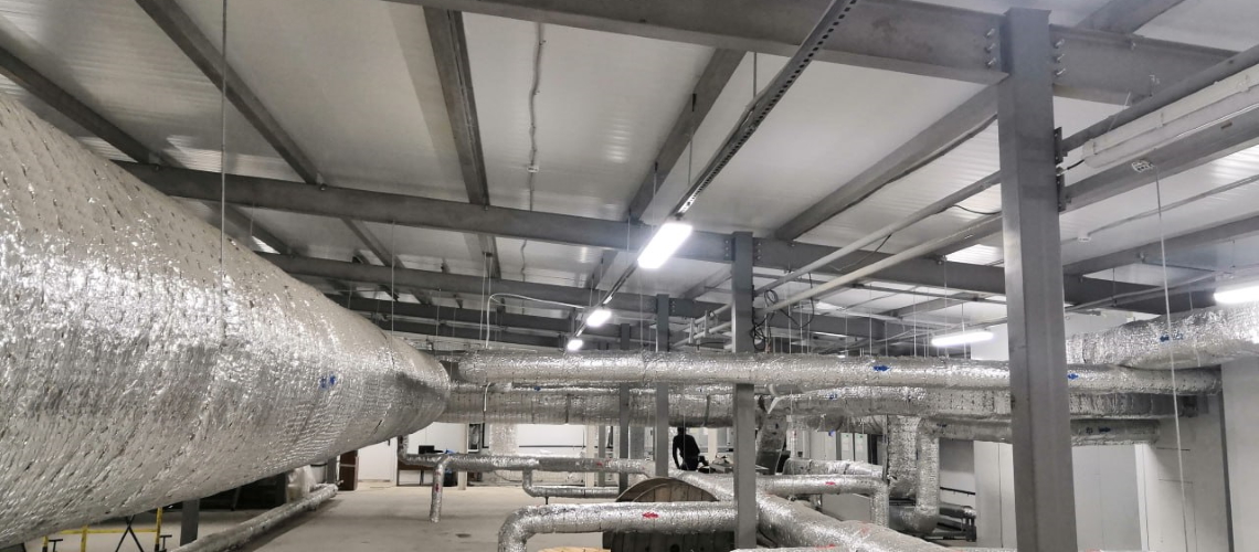 Установка системы вентиляции в здании